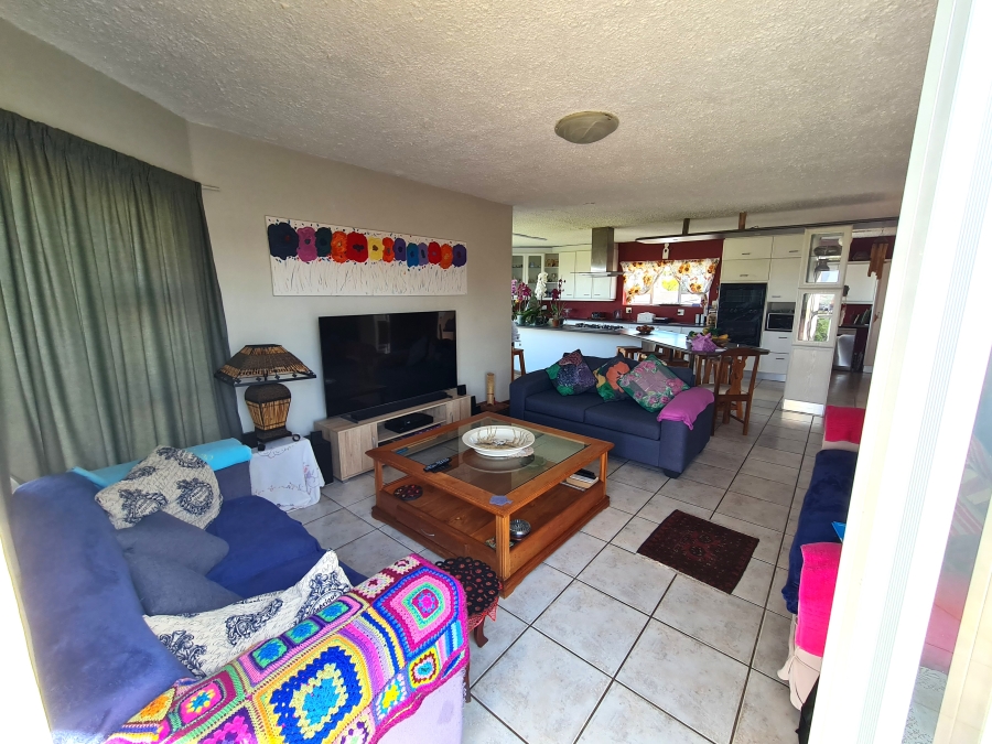 5 Bedroom Property for Sale in Wavecrest Eastern Cape